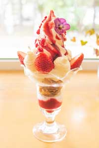 いちごパフェ